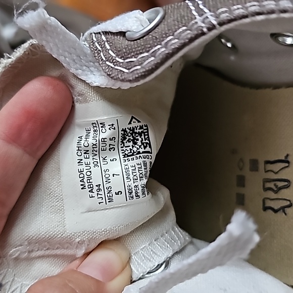 Converse shoes - Picture 9 of 9